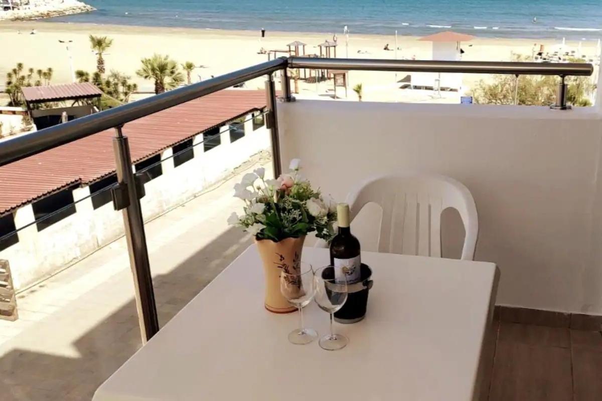 Beach Apartment Mackenzie, 拉纳卡 外观 照片